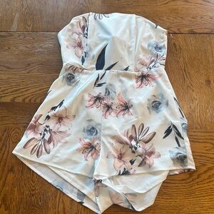 L'ATISTE White Garment with Pink Accent